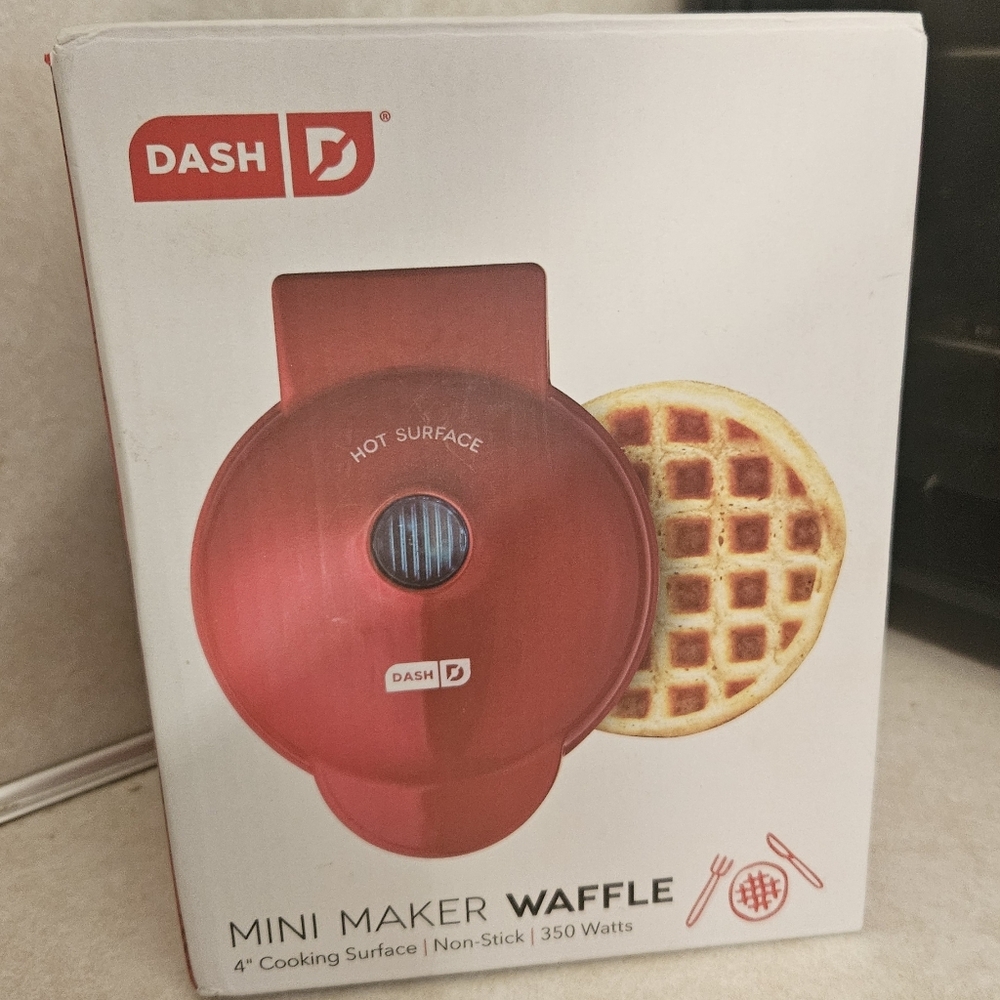 Dash Mini Waffle Maker Red New In Box - Picture 2 of 8